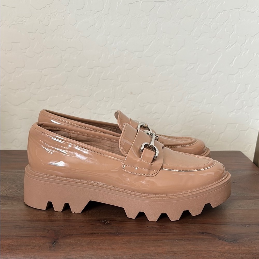 CHELSEA $ VIOLET Tan Flats with Chunky Platform Sole and Horsebit Detail. 6
